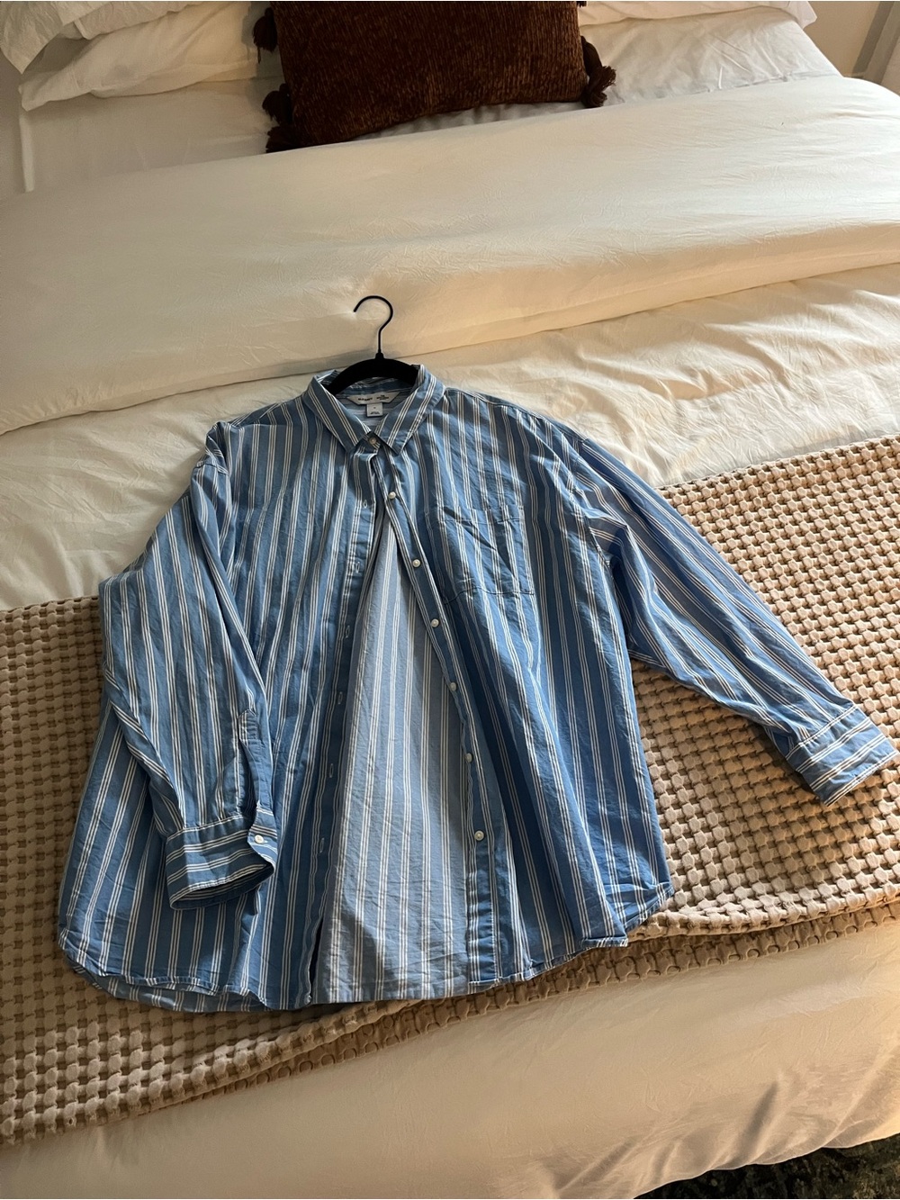 Old Navy 100% Cotton Blue Striped Button-Up Shirt